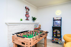 Close to Disney! Luxe Living with Arcade & Foosball